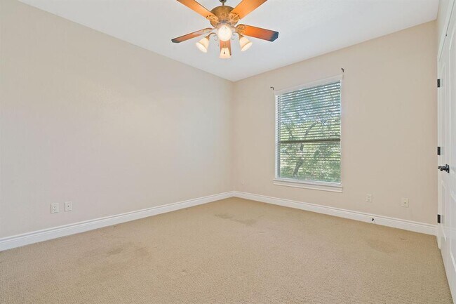 Building Photo - 10221 David Moore Dr