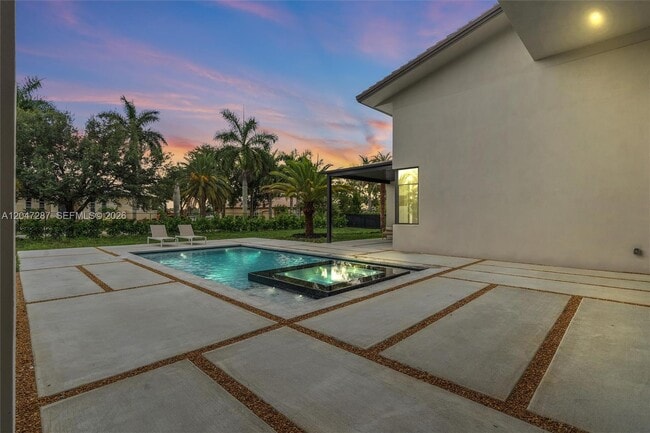 Building Photo - 14930 SW 16 Ct