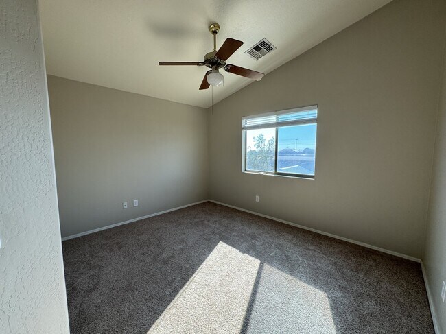 Building Photo - 43313 W Cowpath Rd