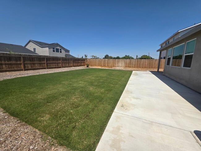 Building Photo - Brand New Home