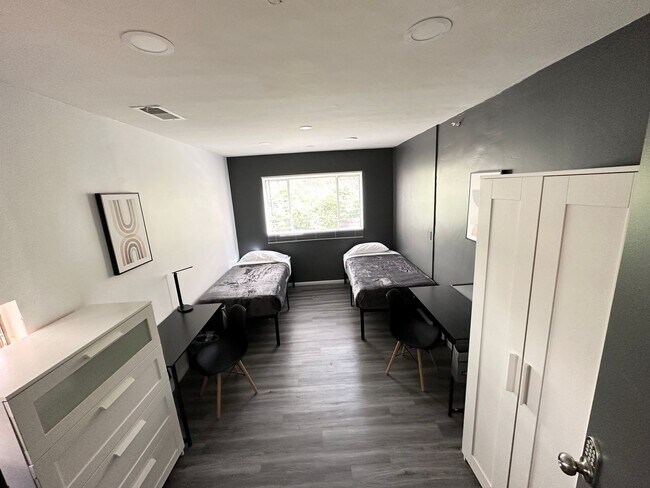 Building Photo - 832 Hilgard Ave