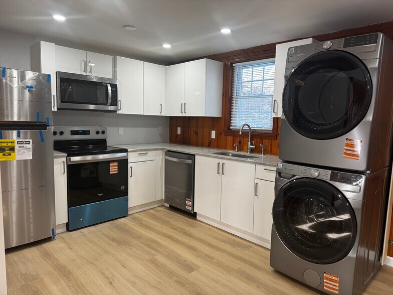 Building Photo - 352 Hotchkiss Rd