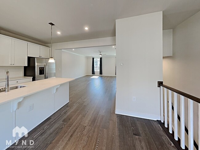 Building Photo - 206 Tamworth Creek