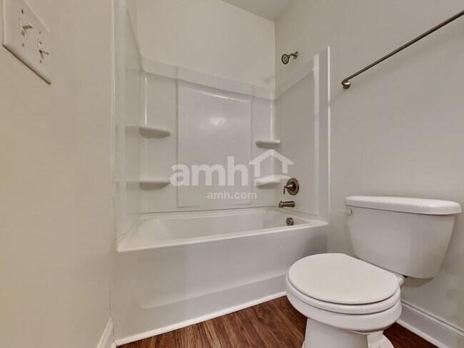 Building Photo - 215 Swan Dr