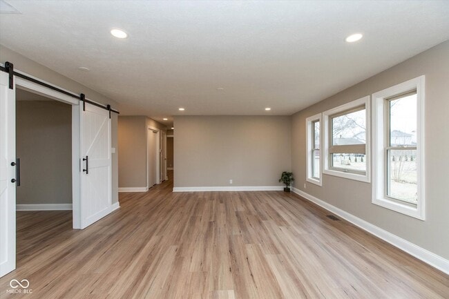 Building Photo - 707 Daffon Dr