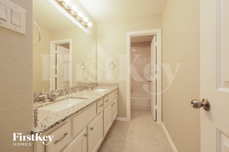 Building Photo - 29884 Dovetail Blf Ln