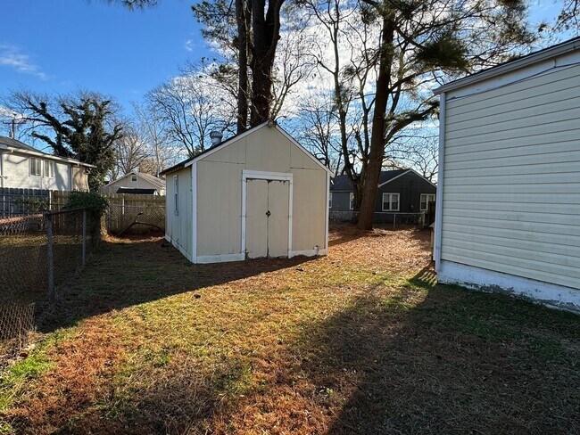 Building Photo - 305 Stonewall Ave