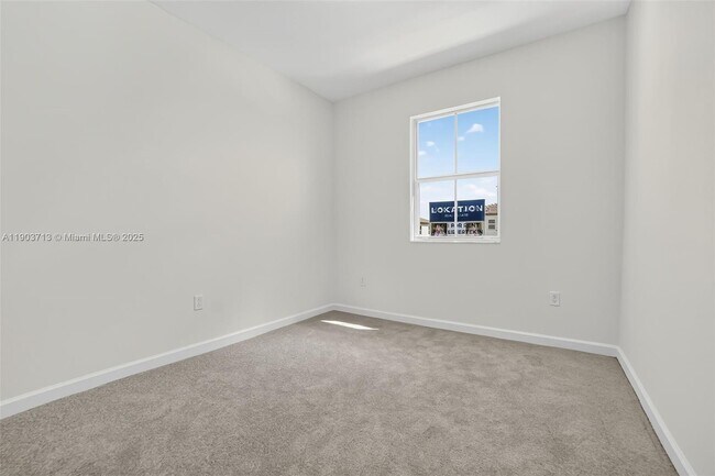 Building Photo - 2748 SE 26th Ave