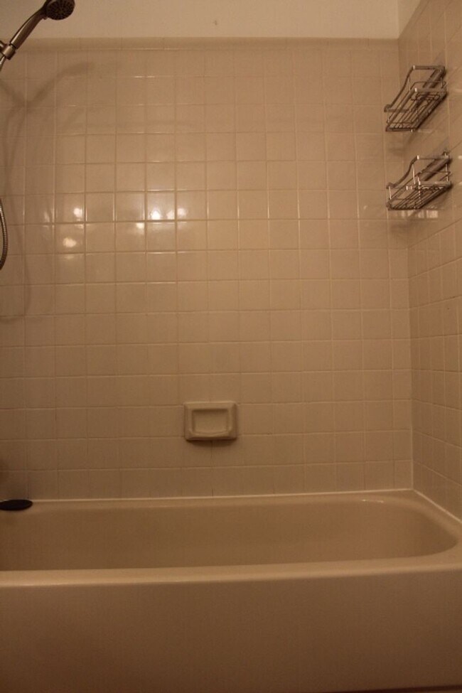 Building Photo - Gorgeous 2 Story End Unit in Lakewood!