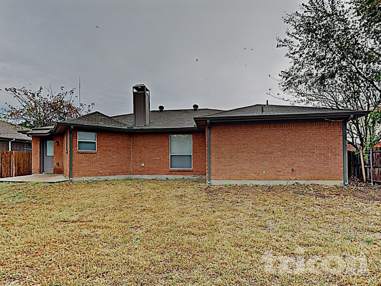 Building Photo - 206 Briarglen Dr