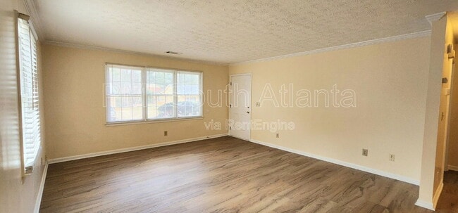 Building Photo - 3441 Southgate Trail SE