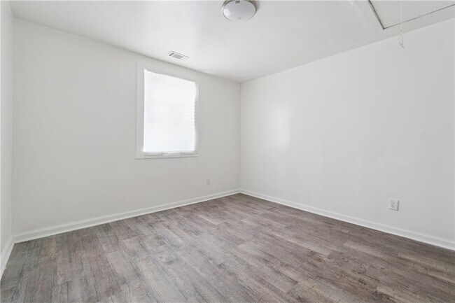 Building Photo - 1098 Smith St SW