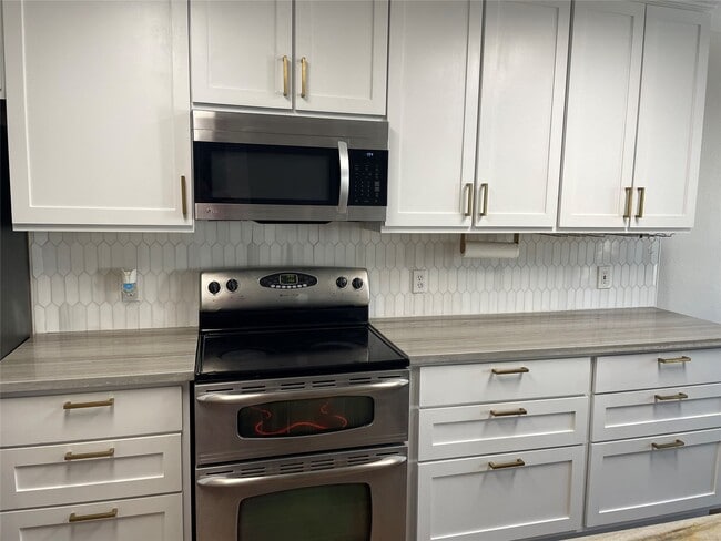 Building Photo - 15 Wineberry Pl