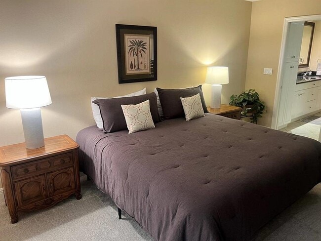 Building Photo - 1125 W Peppertree Dr