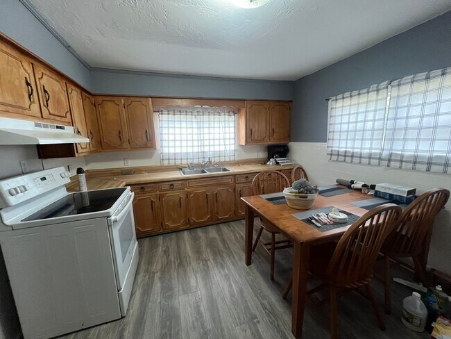 Building Photo - 255 Peachtree Dr