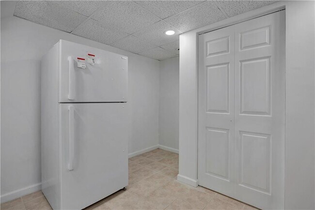 Building Photo - 3442 Skyland Dr