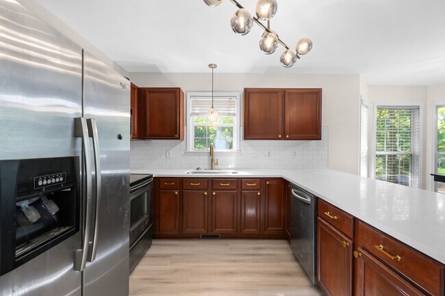 Building Photo - 305 Dearing Dr