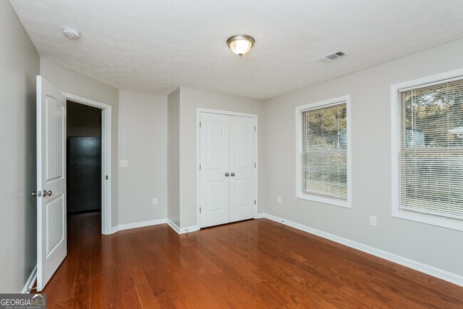 Building Photo - 1677 Pheasant Dr