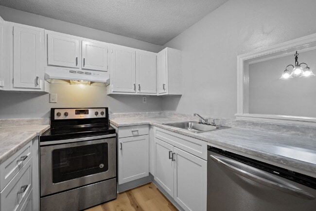 Building Photo - 500 Umstead Dr