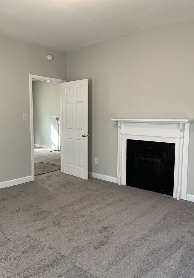 Building Photo - Available Now! Two bedroom home !!