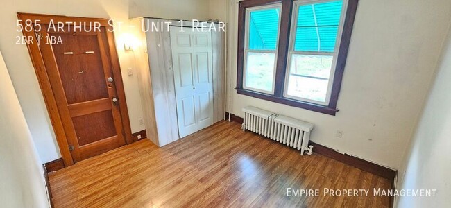 Building Photo - 2 Bedroom / 1 Bathroom Apartment in Hazleton!