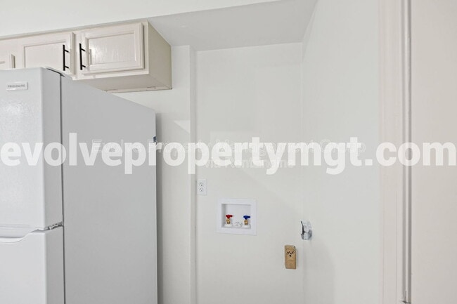 Building Photo - 1564 S Perkins Rd