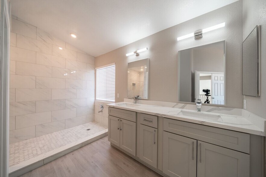 Building Photo - 1804 Summit Pointe Dr