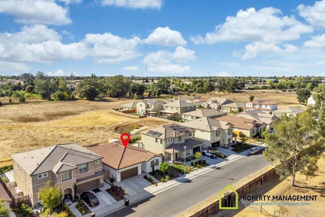 Building Photo - Modern and Spacious 4-Bedroom Home for Rent!