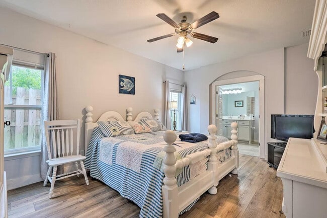 Building Photo - 3723 Tiki Dr