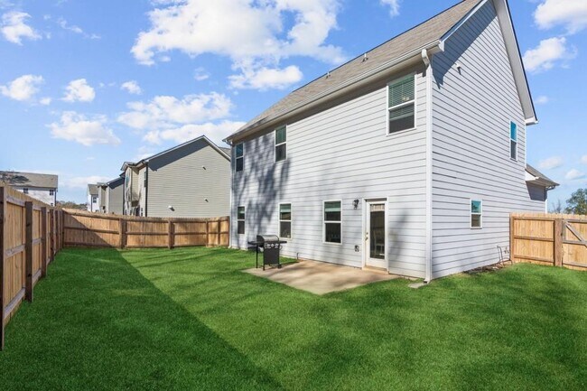 Building Photo - 566 Skye Dr