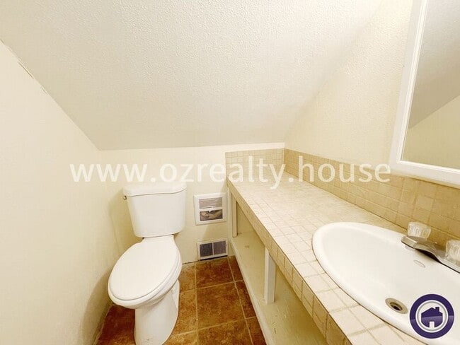 Building Photo - 811 Annabelle Dr