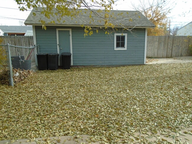 Building Photo - 221 Walnut St