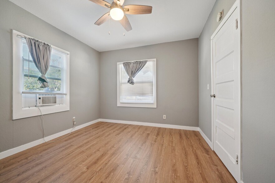 Building Photo - 379 W 19th St