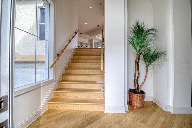 Building Photo - 131 Sands Pt Dr