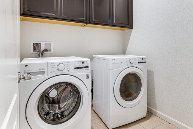 Building Photo - 1442 Copperfield Ave