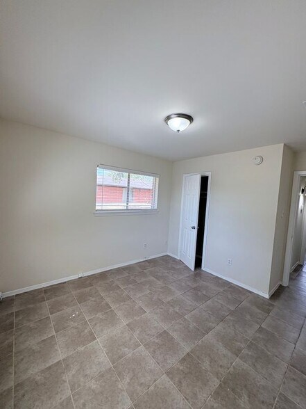 Building Photo - 1120 3rd St
