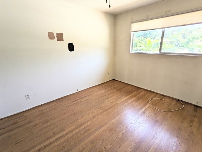 Building Photo - 241 S Ave 57