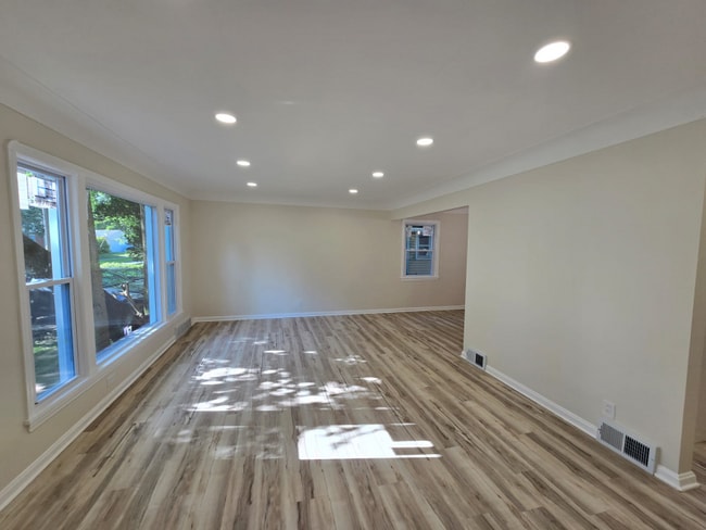 Building Photo - 2300 Wrenford Rd