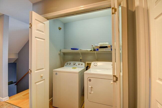 Building Photo - Oceanfront- Pet Friendly- Fully Furnished-...