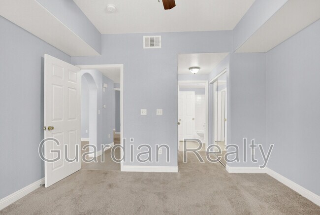 Building Photo - 401 Pine Haven St