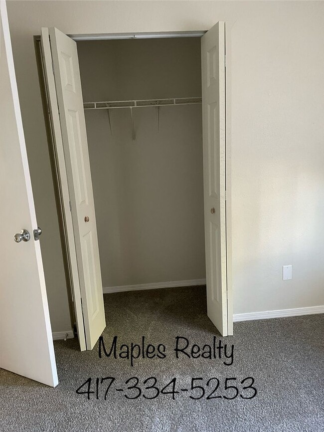 Building Photo - One Bedroom Ground Level Walk In Condo - N...