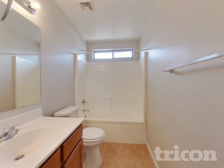 Building Photo - 43714 Cale Dr