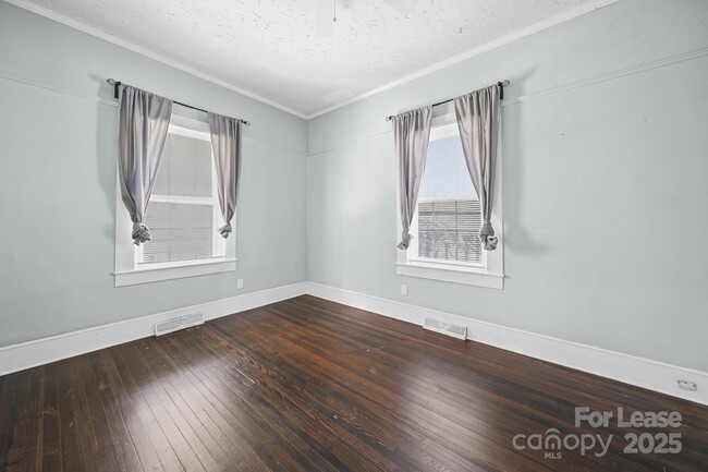 Building Photo - 813 E 35th St