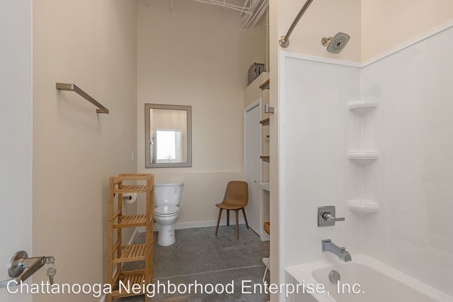Building Photo - 1 br, 1 bath Apartment - 1728 Bailey Ave