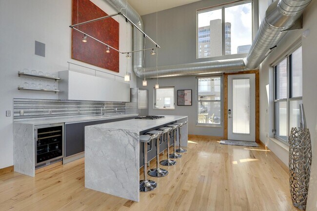 Building Photo - 521 S 7th St