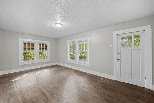 Building Photo - 3 bedroom 1 bath home for rent in Glencoe.