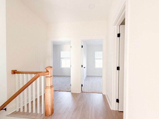 Building Photo - Spacious 4-Bedroom Townhome at Highbury + Summer Special