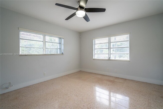 Building Photo - 475 S Shore Dr