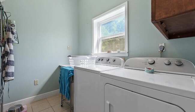 Laundry Room - 400 Turner St