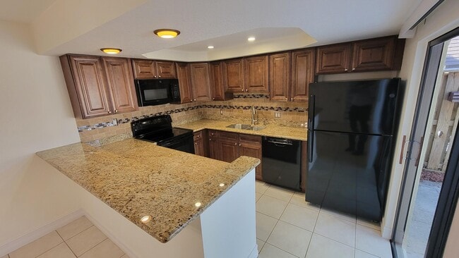 Building Photo - 117 1st Ct